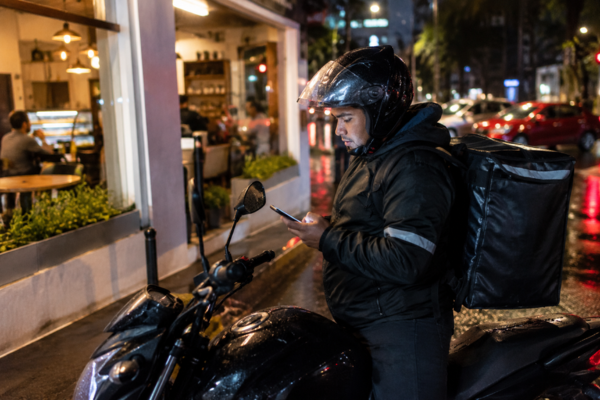 requisitos para trabajar en uber eats