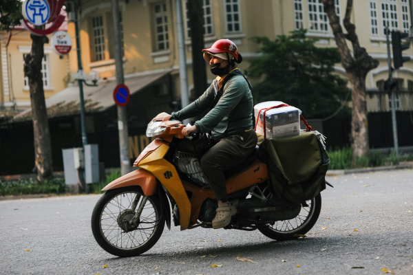 repartidor en moto
